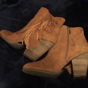 Vince camuto fringe booty (8.5)